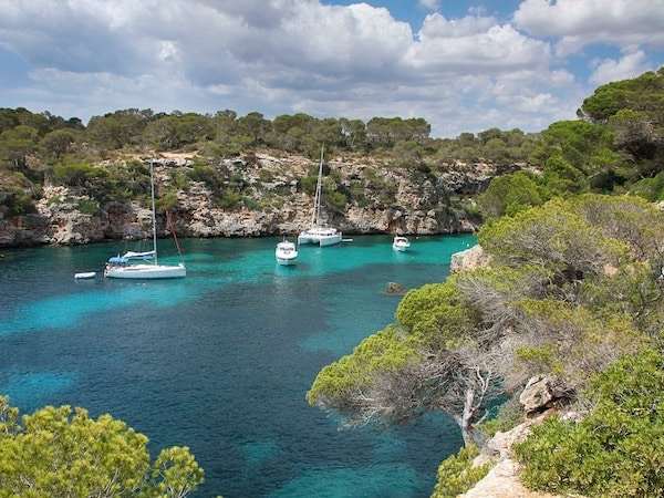Flyt jeres årlige firmafest til Mallorca, kombineret med fagligt indhold, sol og god kvalitet!