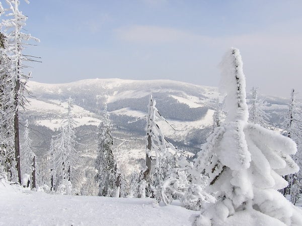 Det skønne skisportsområde ligger i nationalparken “Krokonose”. Perfekte rammer for en god ferie!